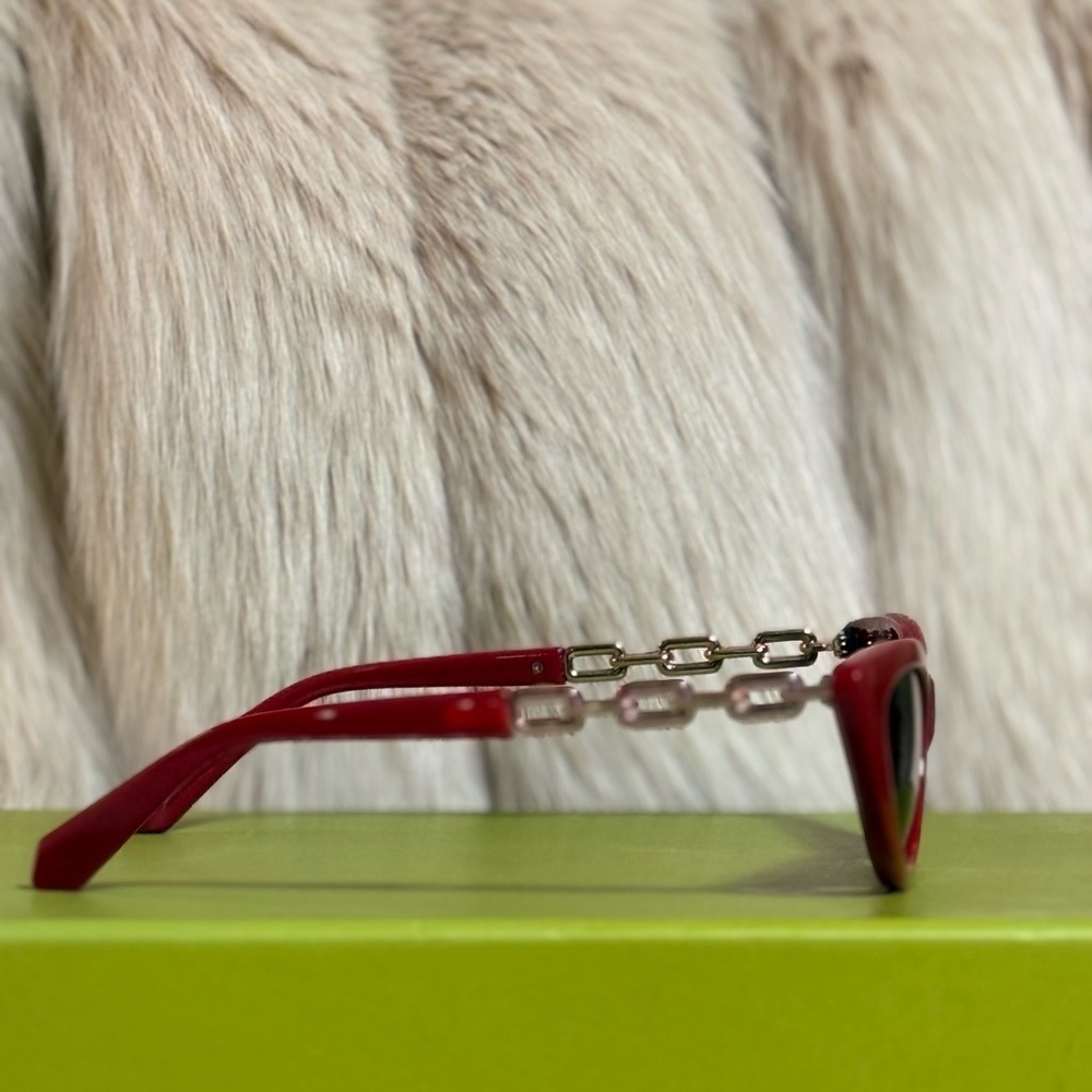 Chic Red Cat-Eye Sunglasses - Picture 2 of 2